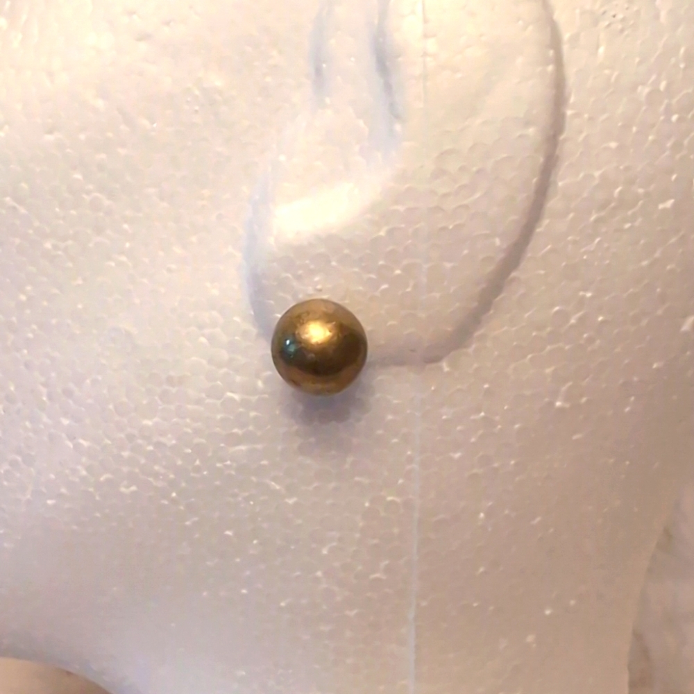 💵2/$10Bundle and Save💵 NWOT Gold Toned Distressed Stud Ball Earrings
